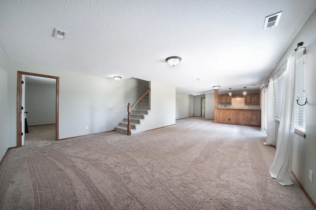 1245 N Countrywalk Street Rose Hill KS 67133