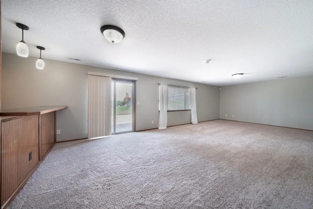 1245 N Countrywalk Street Rose Hill KS 67133