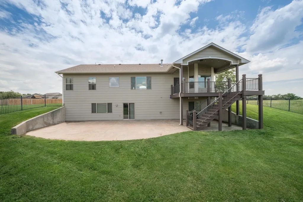 1245 N Countrywalk Street Rose Hill KS 67133