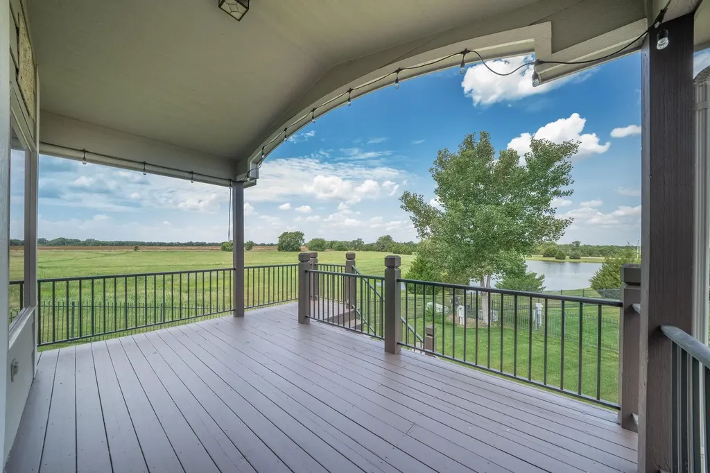 1245 N Countrywalk Street Rose Hill KS 67133