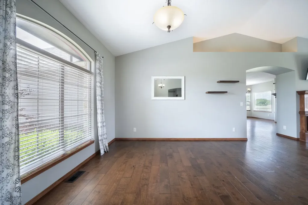 1245 N Countrywalk Street Rose Hill KS 67133