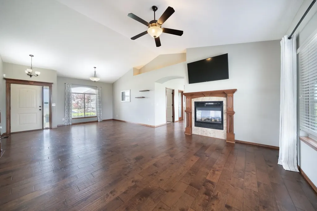 1245 N Countrywalk Street Rose Hill KS 67133