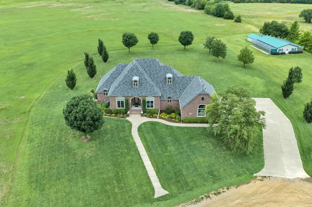 6122 E 85th Street N Valley Center KS 67147