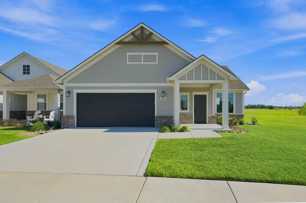 306 W Boxthorn Drive Andover KS 67002