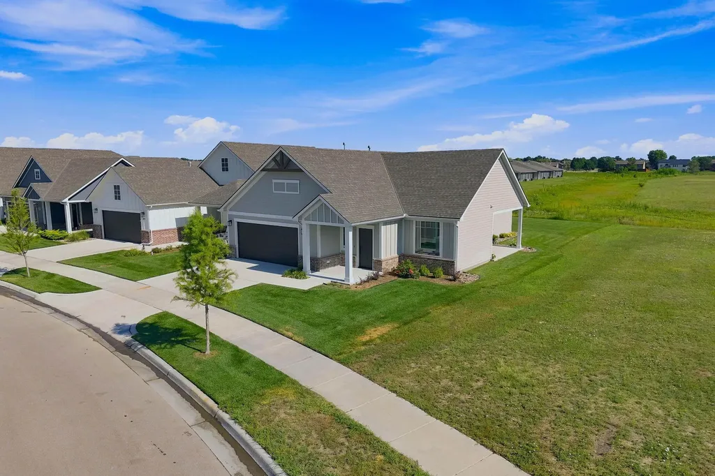 306 W Boxthorn Drive Andover KS 67002