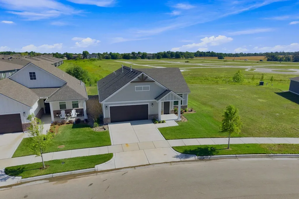 306 W Boxthorn Drive Andover KS 67002