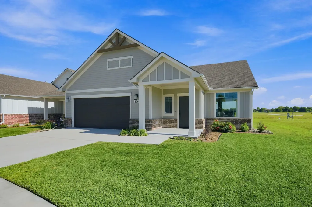 306 W Boxthorn Drive Andover KS 67002