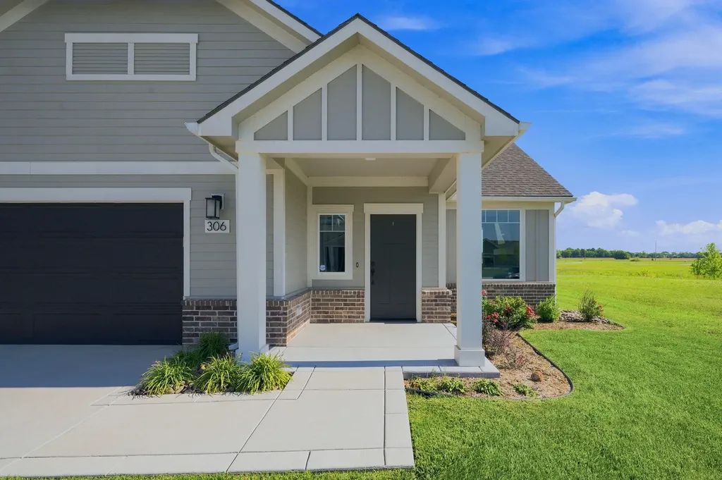 306 W Boxthorn Drive Andover KS 67002