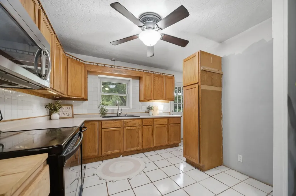 1430 N Prairie Lane Derby KS 67037