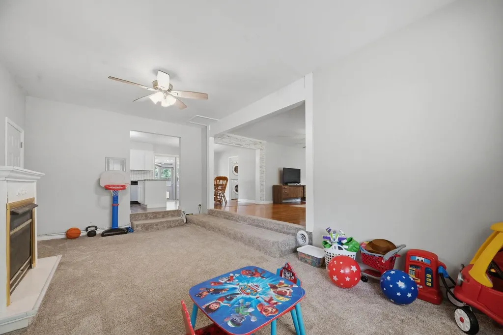 910 N Country Acres Avenue Wichita KS 67212