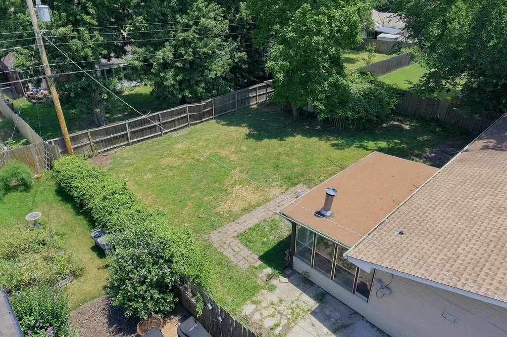 910 N Country Acres Avenue Wichita KS 67212