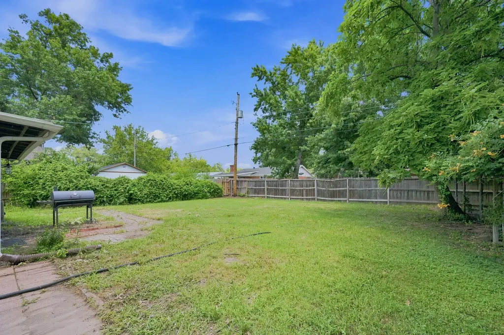 910 N Country Acres Avenue Wichita KS 67212