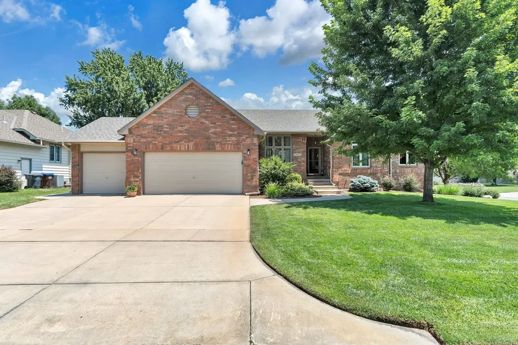 10602 W Meribeau Court Wichita KS 67212