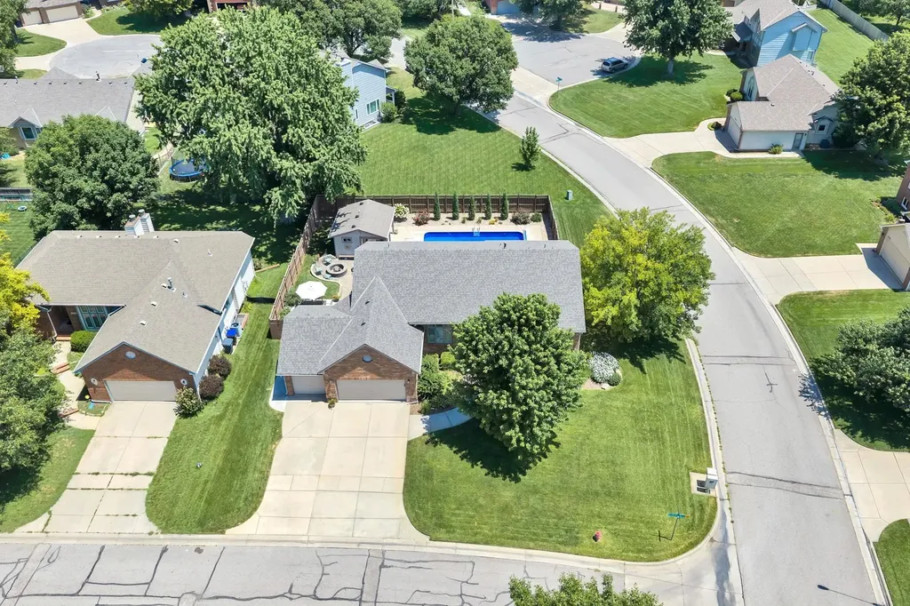 10602 W Meribeau Court Wichita KS 67212