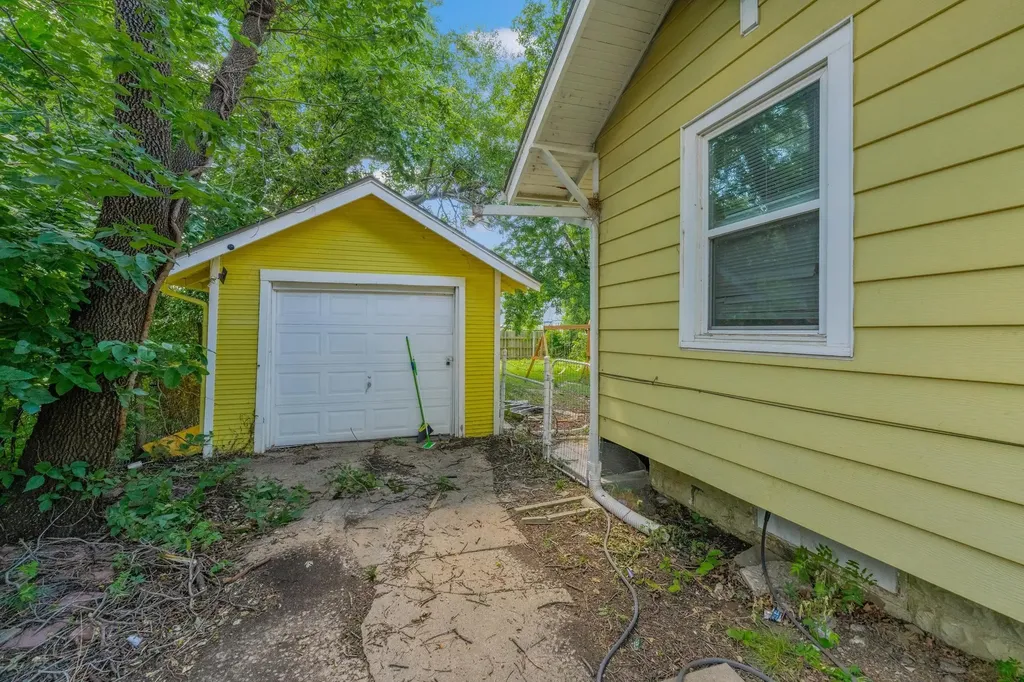 639 N Estelle Avenue Wichita KS 67214