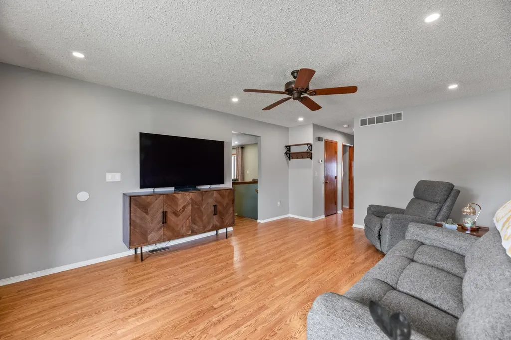 3729 S Arapaho Street Wichita KS 67215