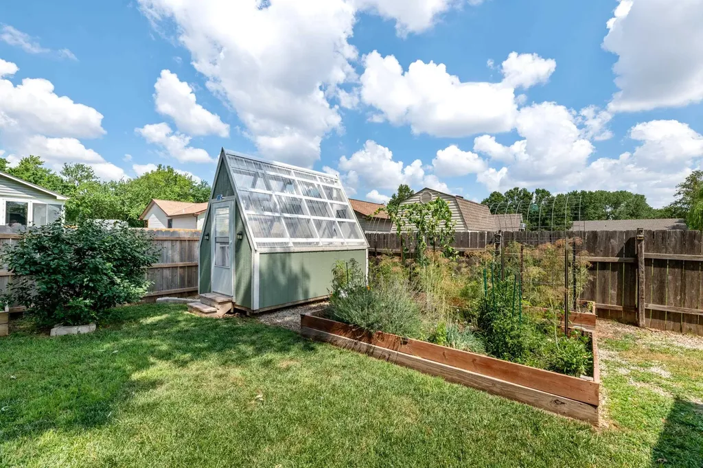 3729 S Arapaho Street Wichita KS 67215