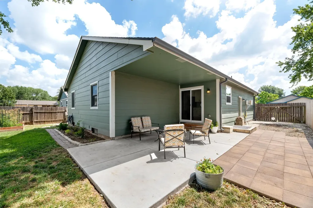 3729 S Arapaho Street Wichita KS 67215
