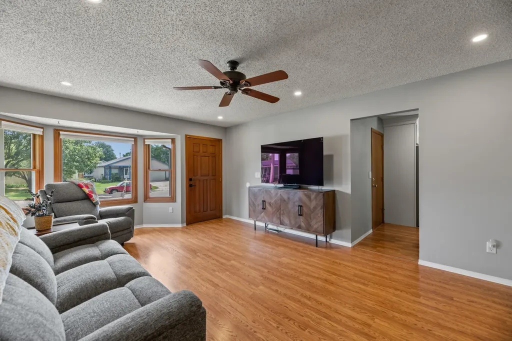 3729 S Arapaho Street Wichita KS 67215