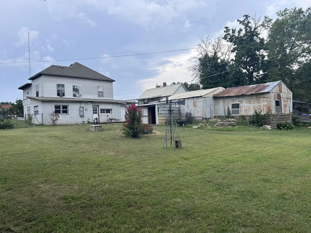 107 N Olive Street Leon KS 67074