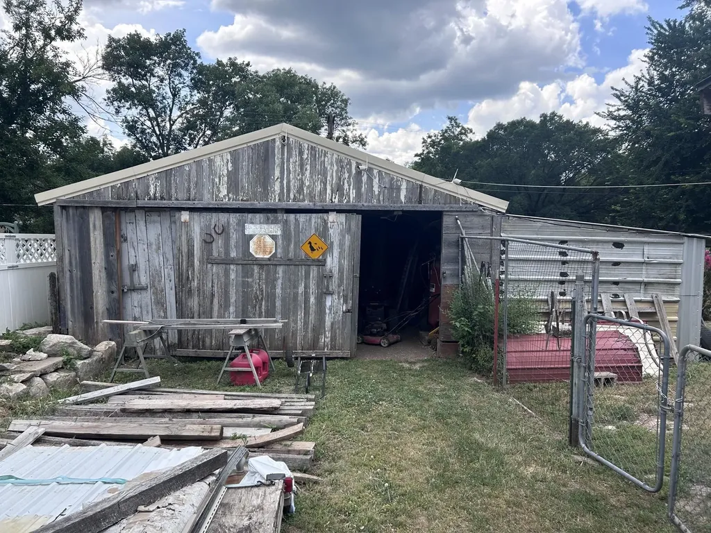 107 N Olive Street Leon KS 67074