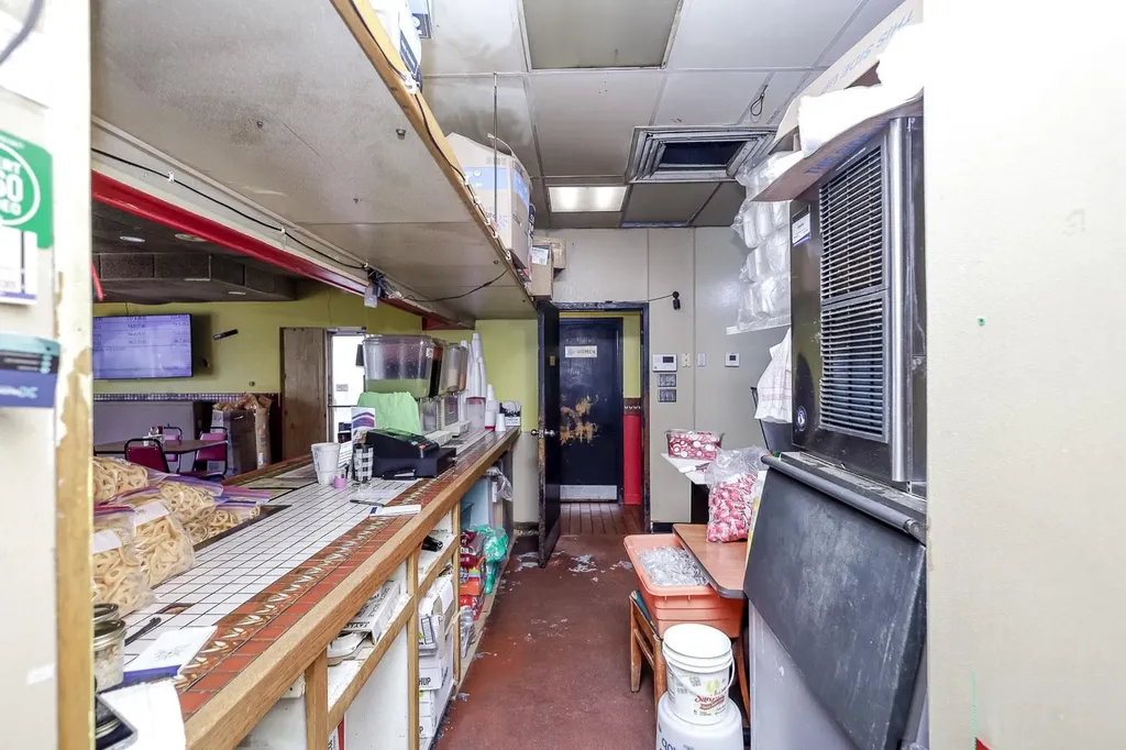 1555 S Bluffview Wichita KS 67218