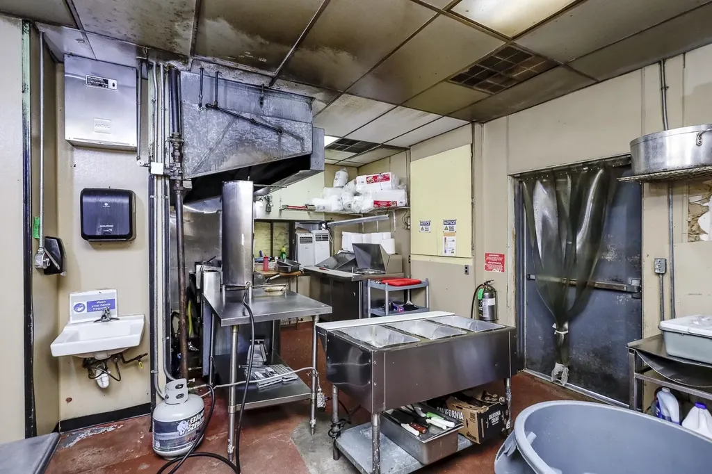 1555 S Bluffview Wichita KS 67218