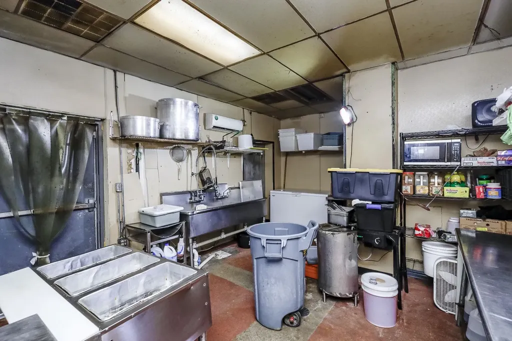 1555 S Bluffview Wichita KS 67218