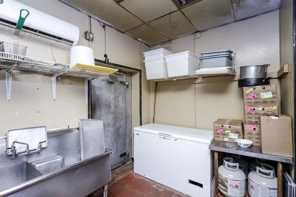 1555 S Bluffview Wichita KS 67218