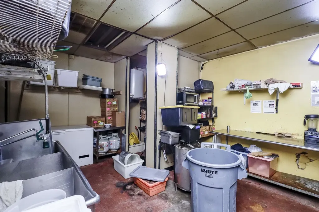 1555 S Bluffview Wichita KS 67218