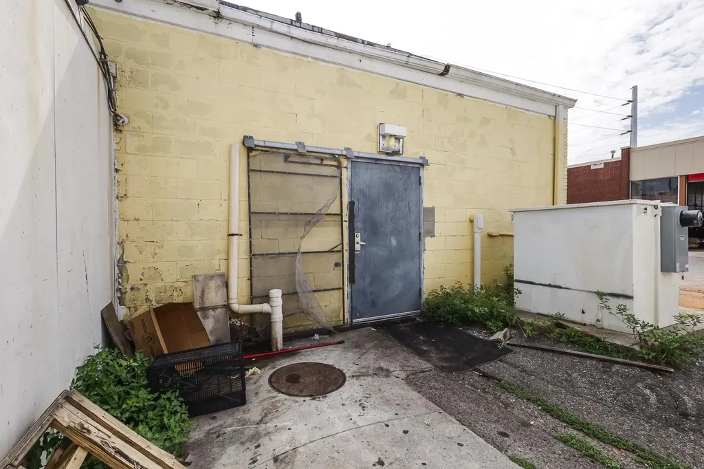 1555 S Bluffview Wichita KS 67218