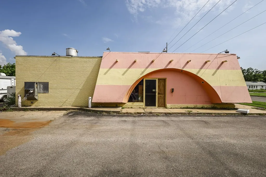 1555 S Bluffview Wichita KS 67218