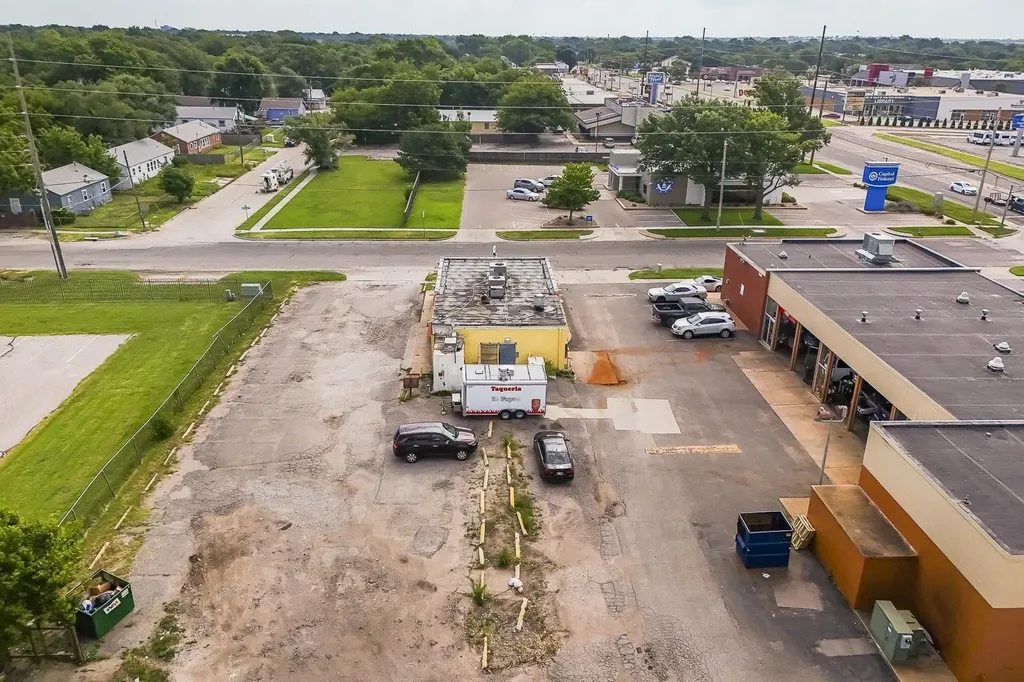 1555 S Bluffview Wichita KS 67218