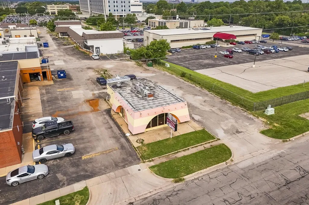 1555 S Bluffview Wichita KS 67218