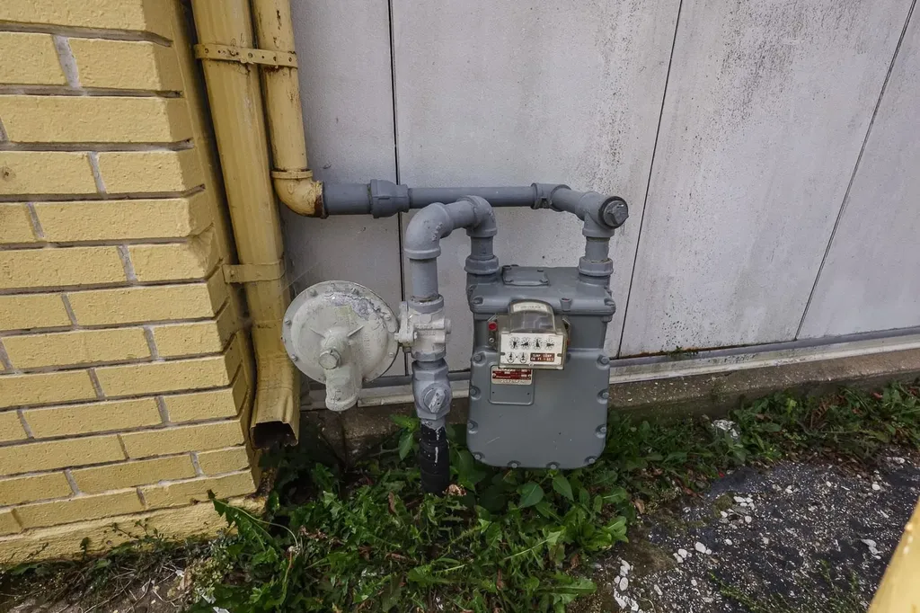 1555 S Bluffview Wichita KS 67218