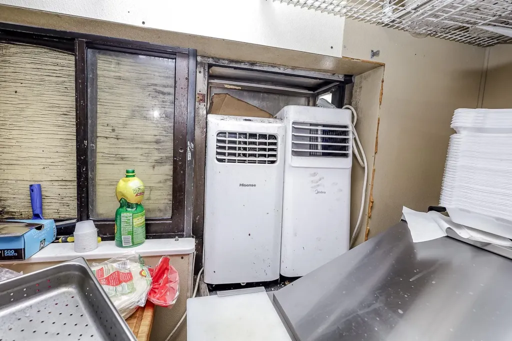 1555 S Bluffview Wichita KS 67218