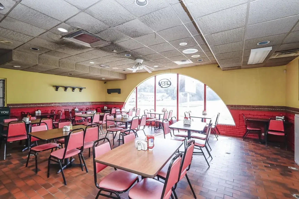 1555 S Bluffview Wichita KS 67218
