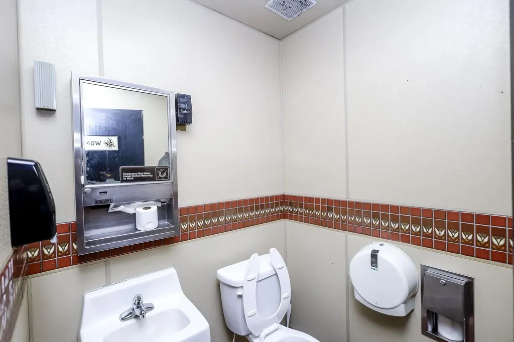 1555 S Bluffview Wichita KS 67218