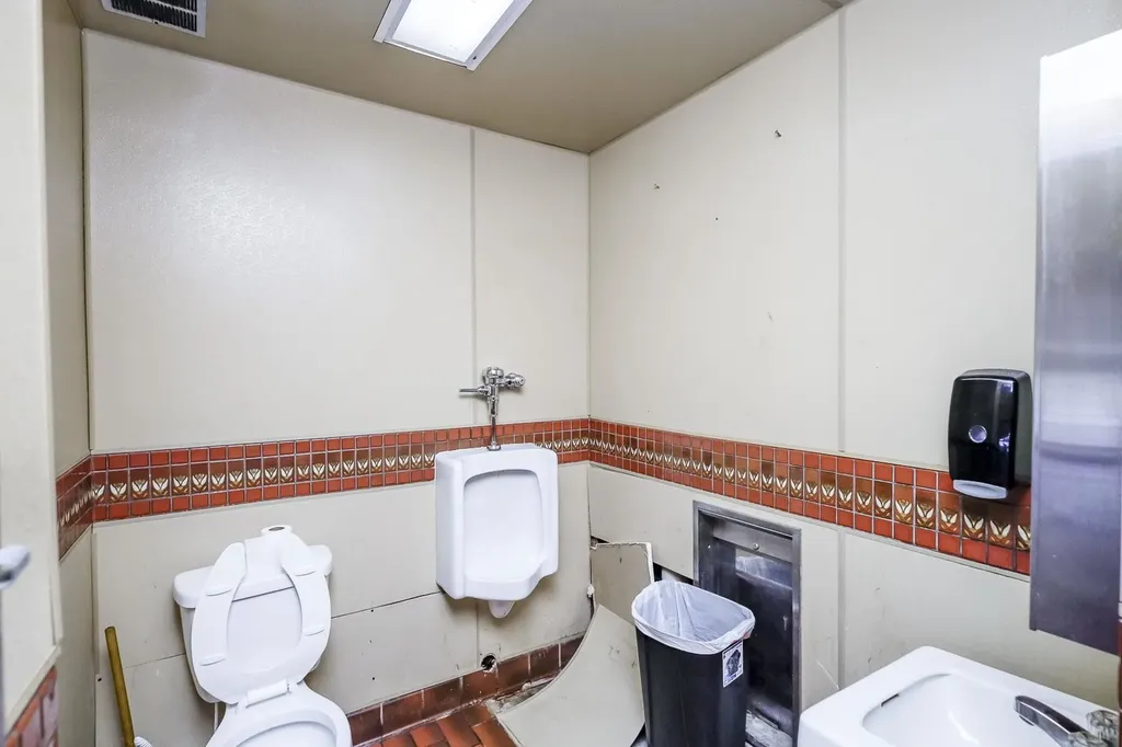 1555 S Bluffview Wichita KS 67218