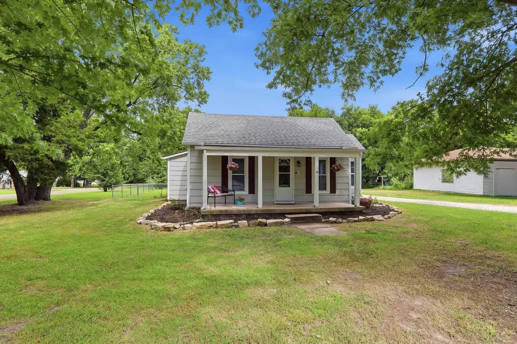 228 N Willow Street Douglass KS 67039