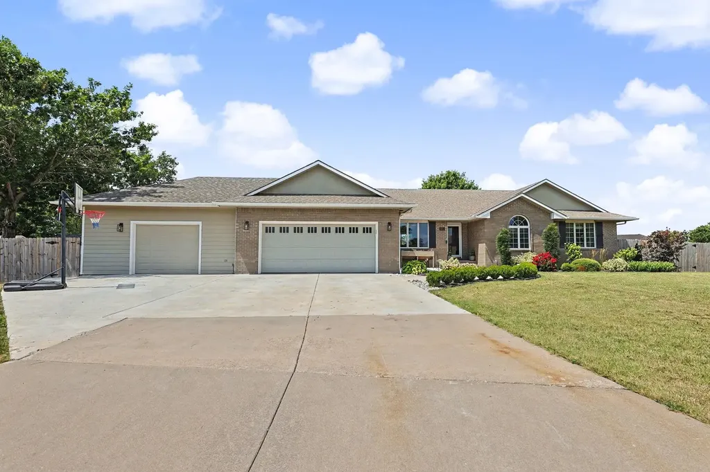 525 Stone Creek Drive Newton KS 67114