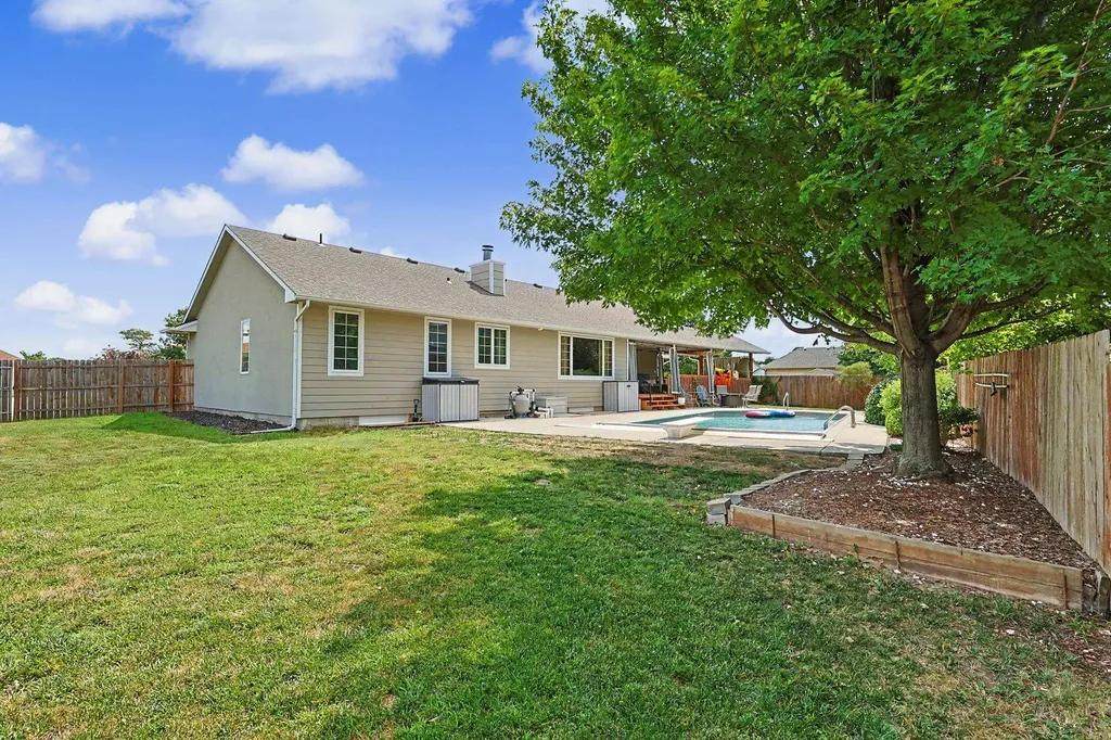 525 Stone Creek Drive Newton KS 67114
