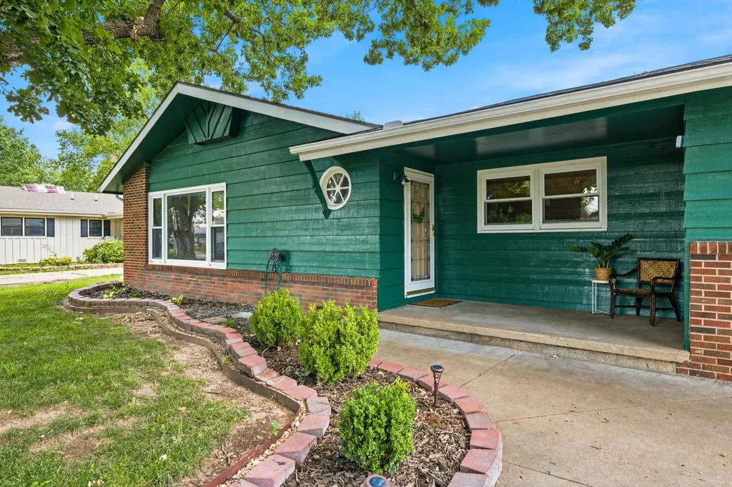 427 N Pamela Avenue Wichita KS 67212