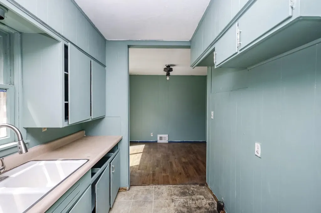 1301 N Dellrose Wichita KS 67208