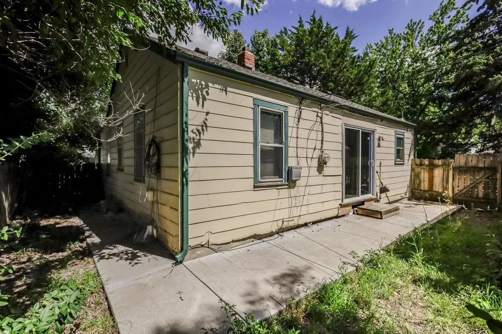 1301 N Dellrose Wichita KS 67208