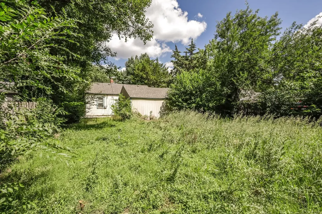 1301 N Dellrose Wichita KS 67208