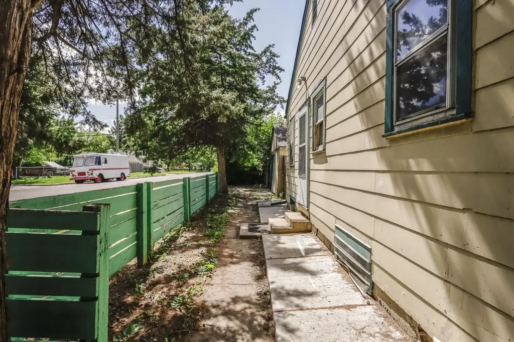 1301 N Dellrose Wichita KS 67208