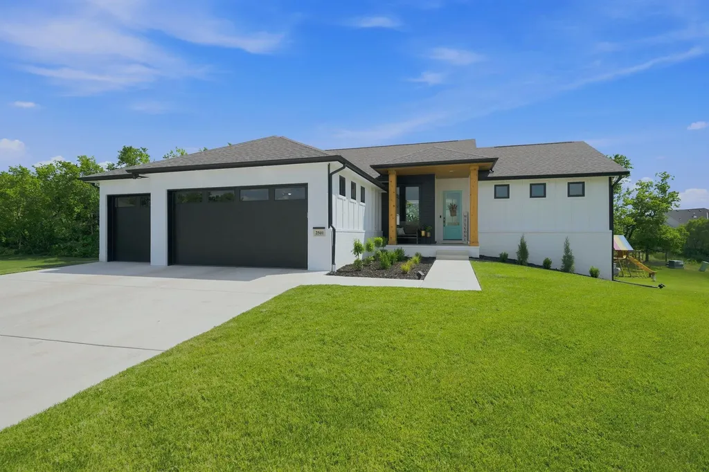 2501 N Emerald Court Andover KS 67002
