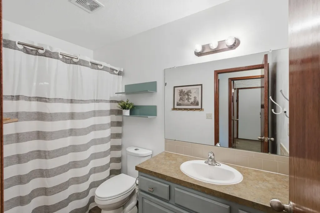 924 E Splitwood Way Street Derby KS 67037