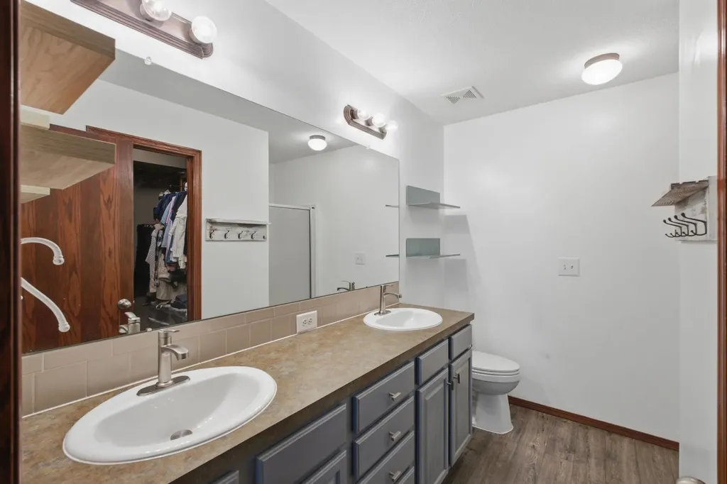 924 E Splitwood Way Street Derby KS 67037